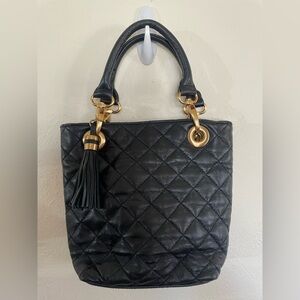 🌱 black quilted leather and gold hardware purse